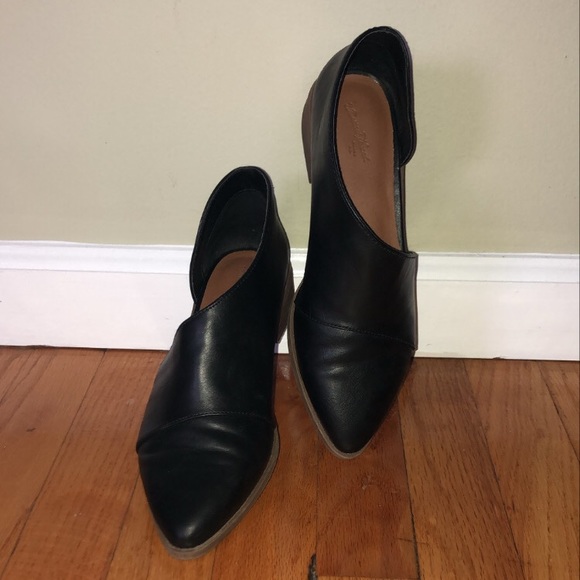 Cut out shoes - Picture 1 of 4